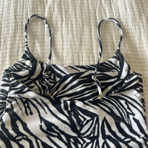 Skatie Madison - one piece - Picture 4 of 5